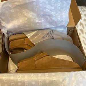 UGG Classic Suede Slippers CHESTNUT